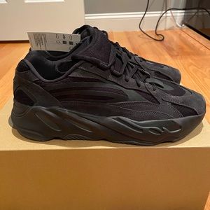 Adidas Yeezy 700 V2 Vanta
